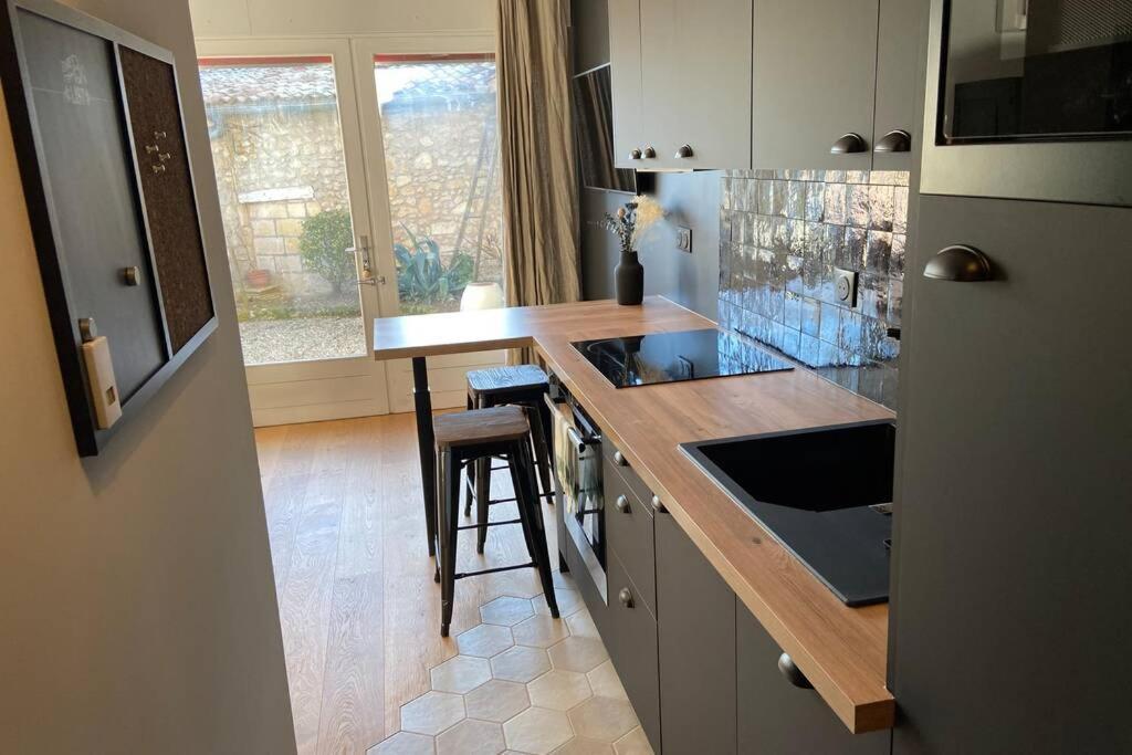 Le Clos Du Mesnil, Logement Totalement Independant Le Tourne エクステリア 写真