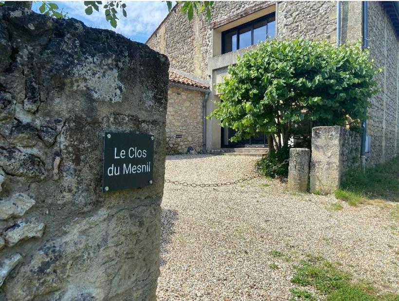 Le Clos Du Mesnil, Logement Totalement Independant Le Tourne エクステリア 写真