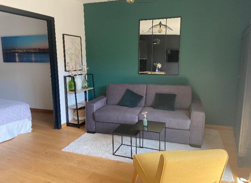 Le Clos Du Mesnil, Logement Totalement Independant Le Tourne エクステリア 写真